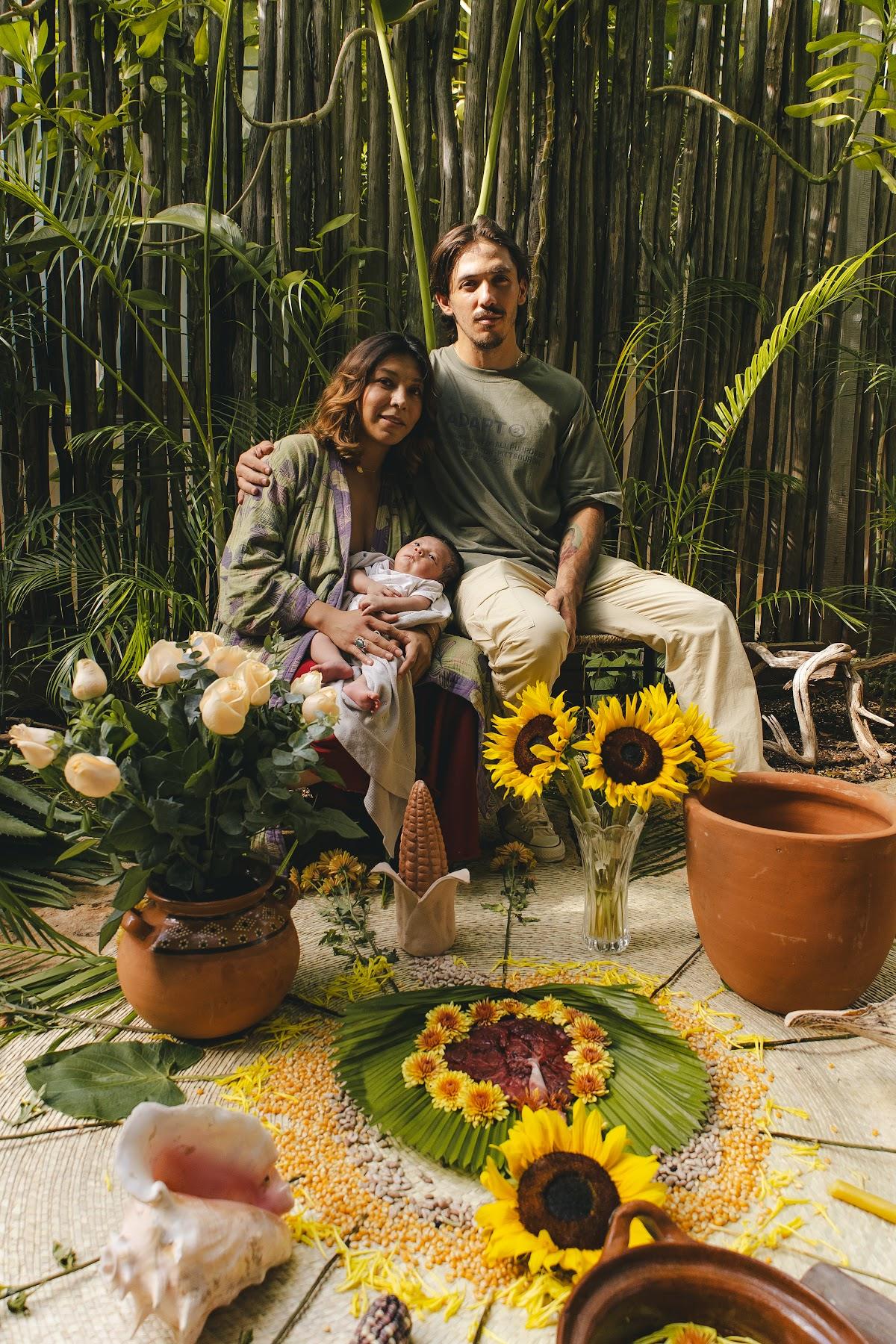 Familia con su recién nacido / Family with their newborn